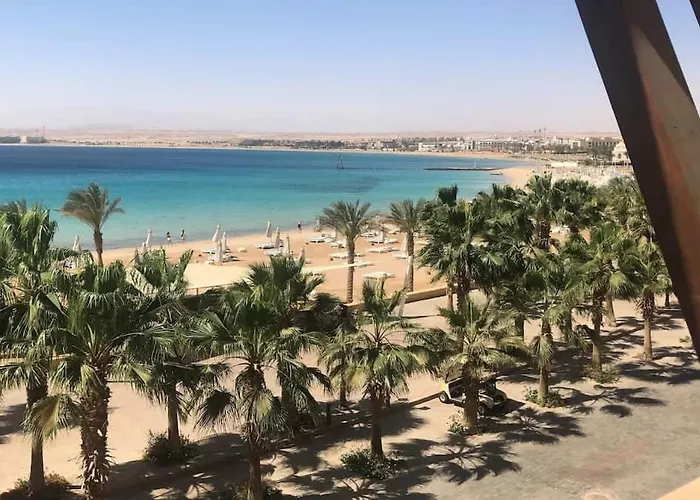 G-01 Elegant 1br| Pool Access & Balcony *
